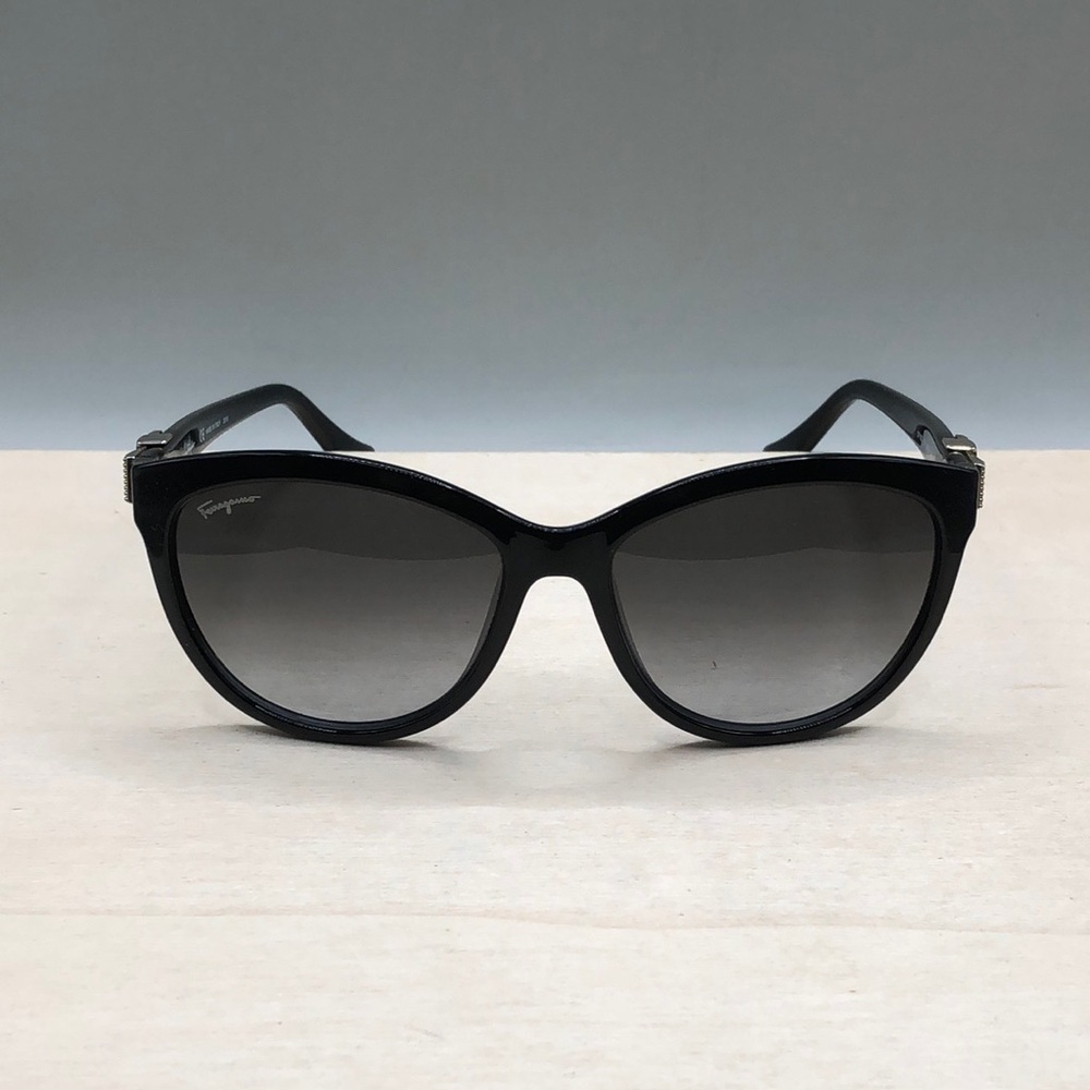 Salvatore Ferragamo SF760S Black Cat Eye Classy HAS FLAWS READ AND SEE PICTURES